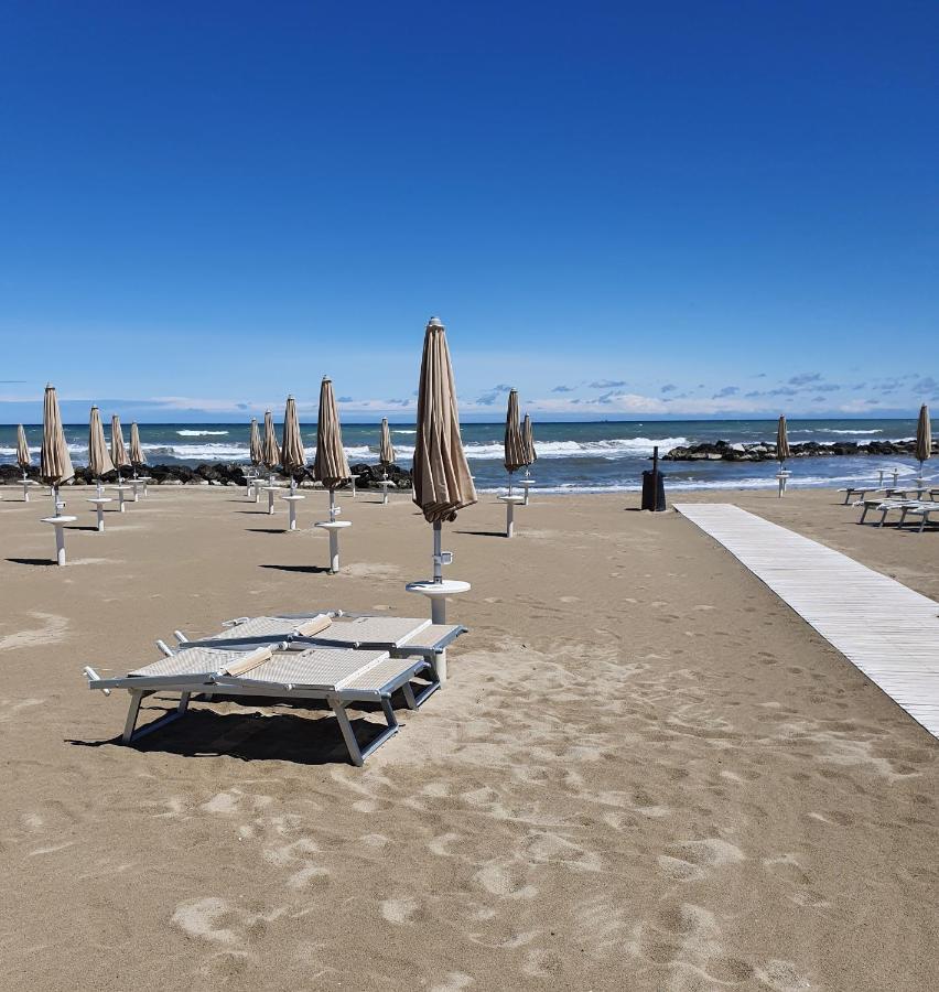 Hotel De La Plage Rimini Bagian luar foto