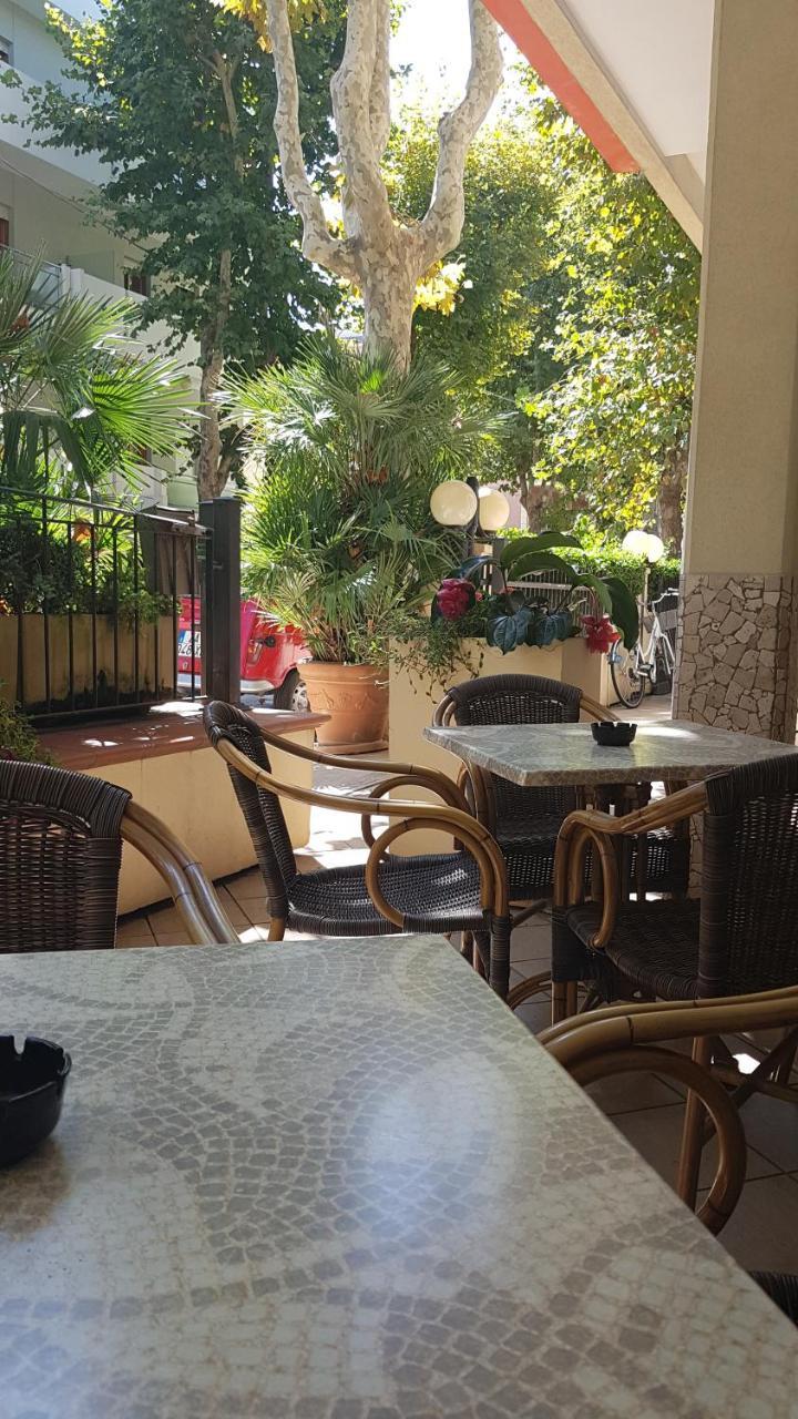 Hotel De La Plage Rimini Bagian luar foto