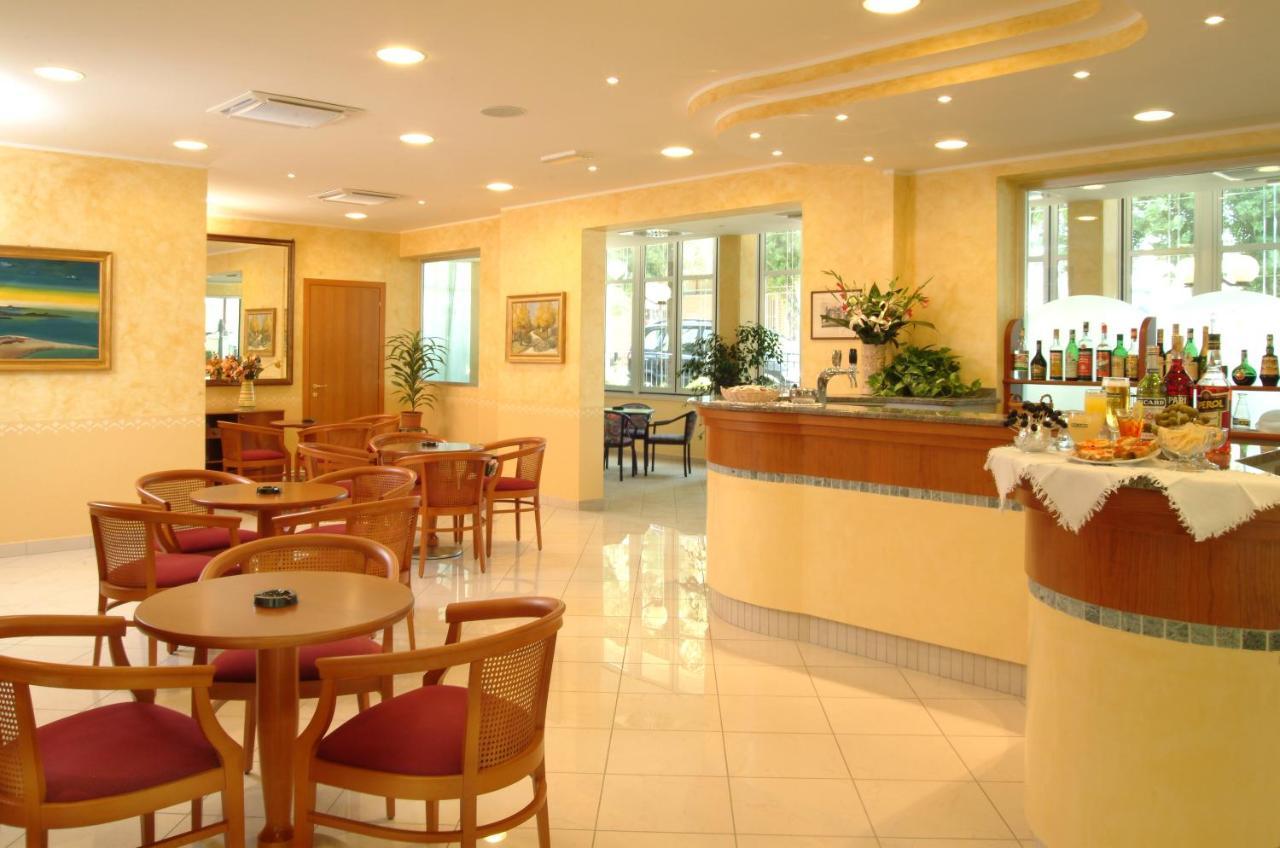 Hotel De La Plage Rimini Bagian luar foto