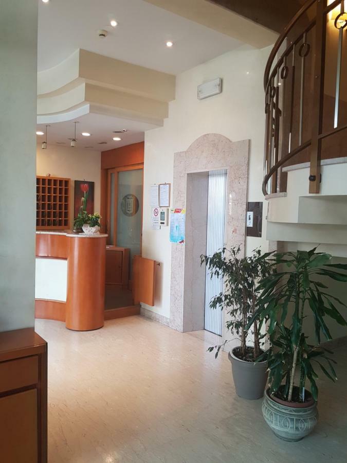 Hotel De La Plage Rimini Bagian luar foto